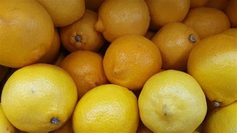 Эффективность лимона при чистке пятен ягод
